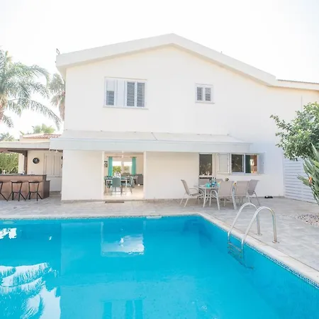 Papaya Royal Αγία Νάπα