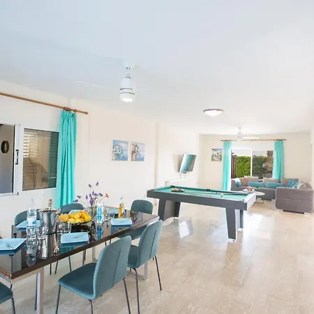 Papaya Royal Ayia Napa