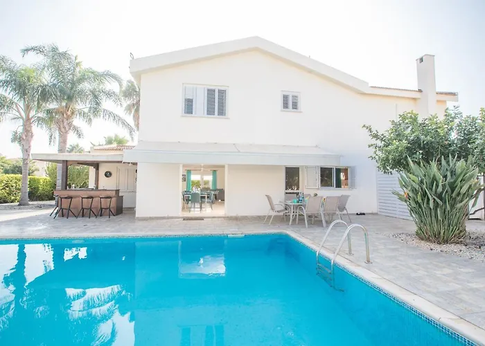 Papaya Royal Agia Napa